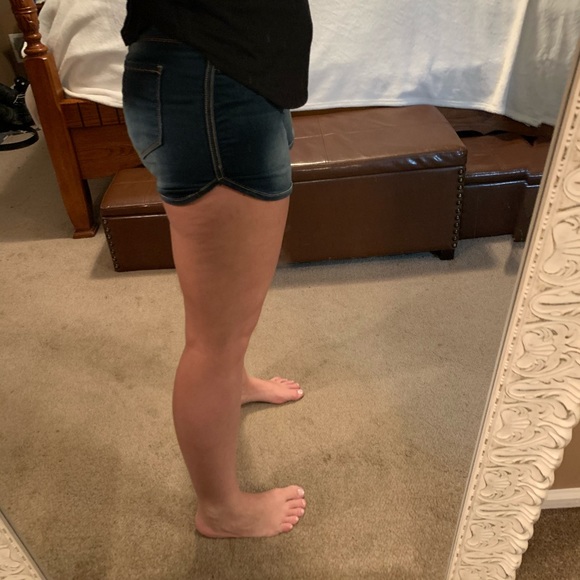 Stretchy waist band shorts - Picture 2 of 9